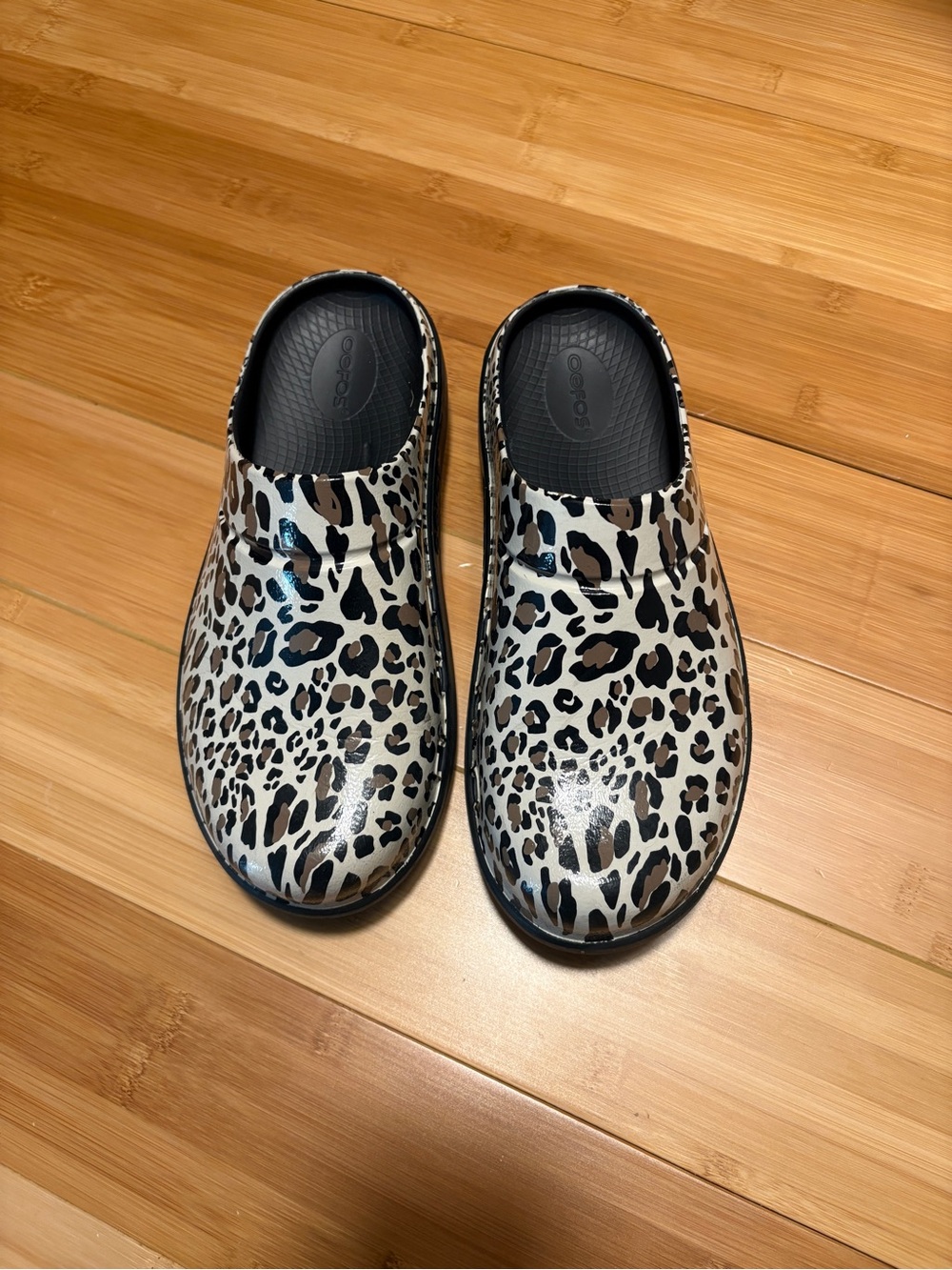 Oofos Leopard Print Clog - Black & Cream